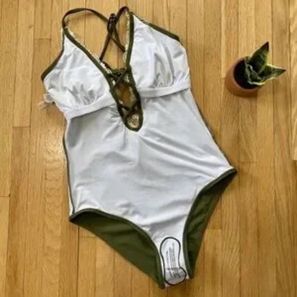 Cupshe Olive Green Lace Trimmed Plunge V-Neck One-Piece Swimsuit Size S - Picture 10 of 12